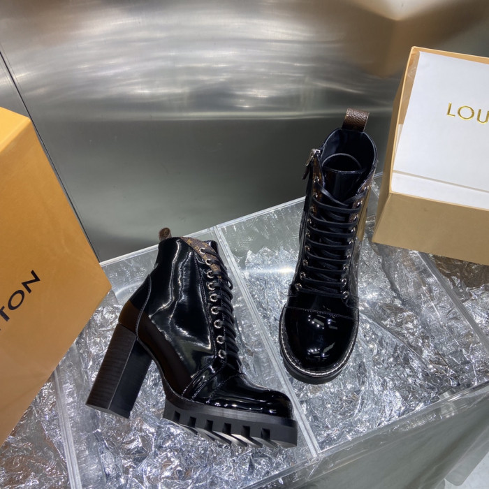 LOUS VUITO BROWN STAR TRAIL ANKLE BOOTS