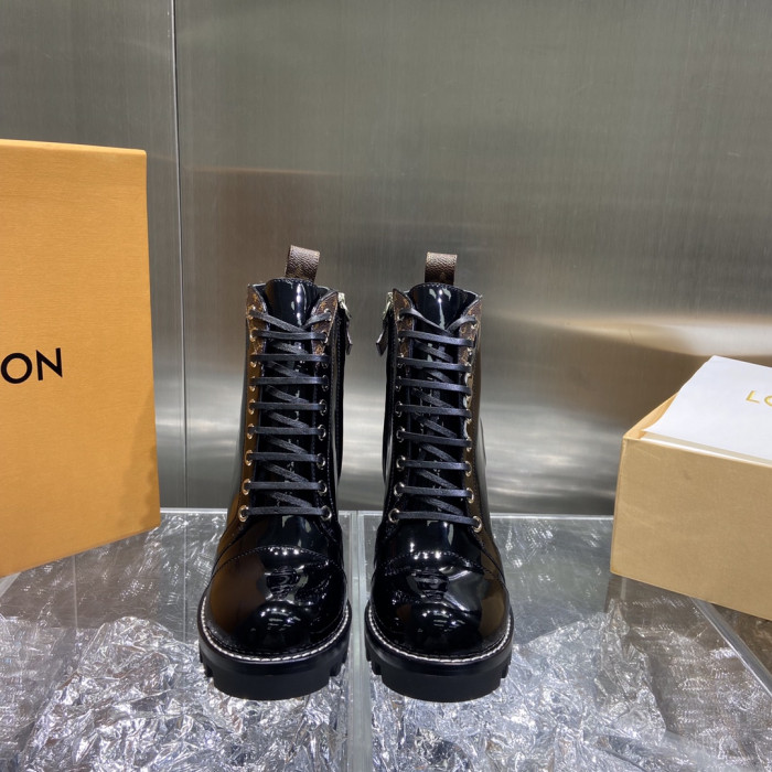 LOUS VUITO BROWN STAR TRAIL ANKLE BOOTS