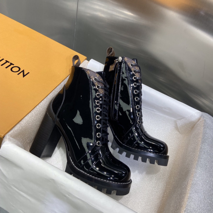 LOUS VUITO BROWN STAR TRAIL ANKLE BOOTS