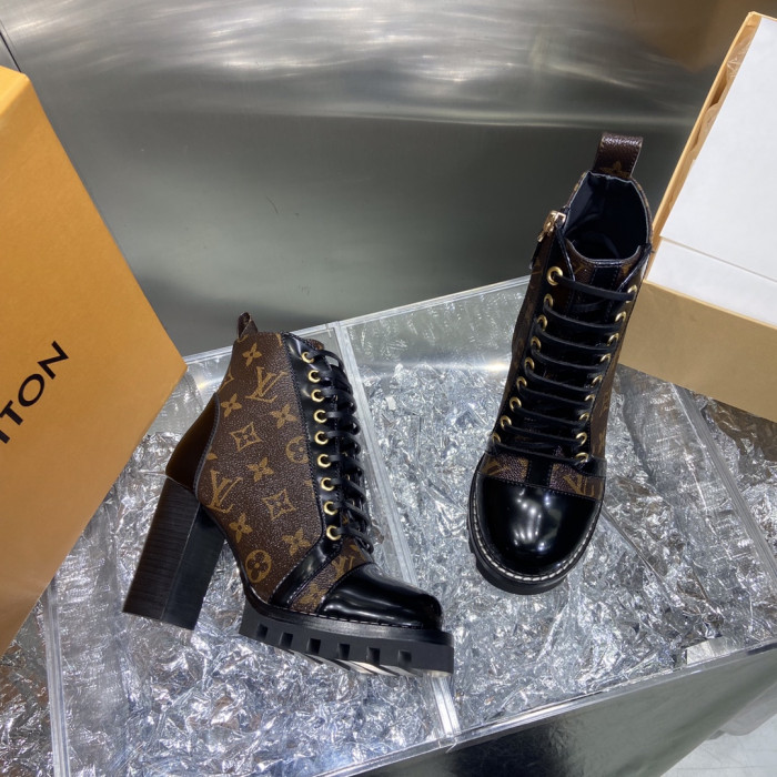 LOUS VUITO BROWN STAR TRAIL ANKLE BOOTS