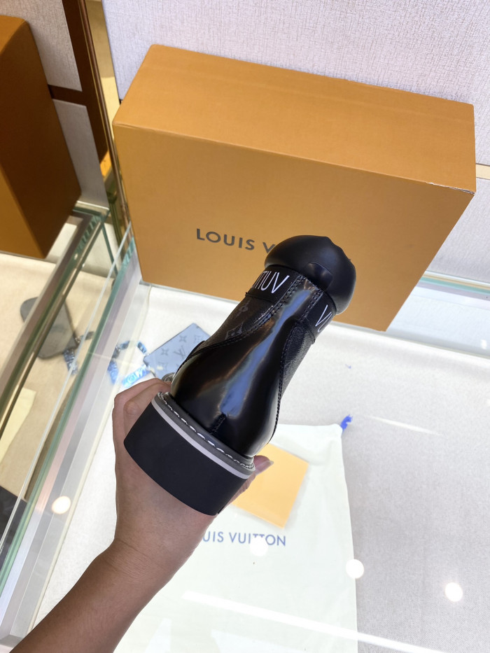 LOUS VUITO BOOTS